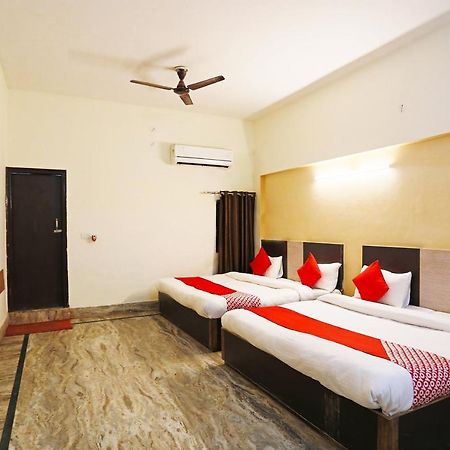 Oyo 30240 Shri Radha Palace Ξενοδοχείο Mathura Εξωτερικό φωτογραφία