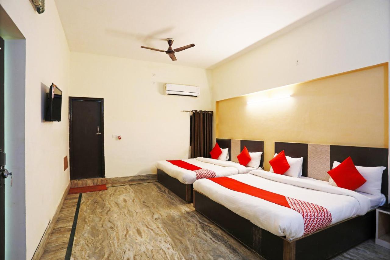 Oyo 30240 Shri Radha Palace Ξενοδοχείο Mathura Εξωτερικό φωτογραφία