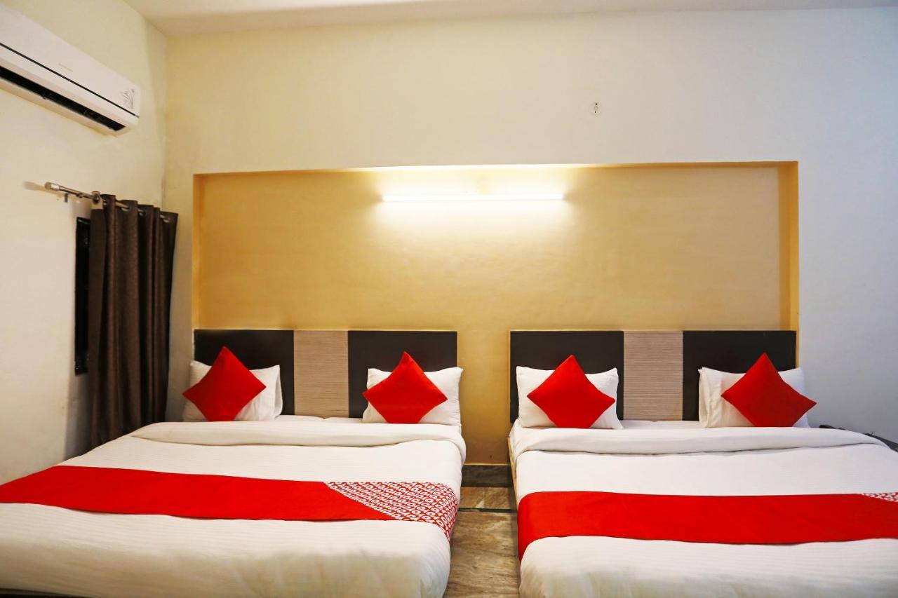 Oyo 30240 Shri Radha Palace Ξενοδοχείο Mathura Εξωτερικό φωτογραφία