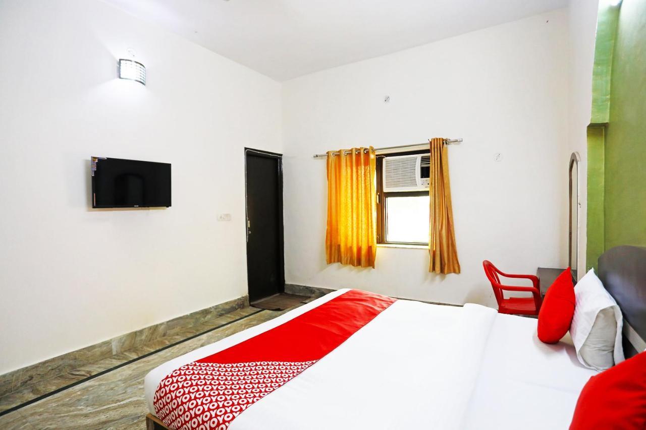 Oyo 30240 Shri Radha Palace Ξενοδοχείο Mathura Εξωτερικό φωτογραφία