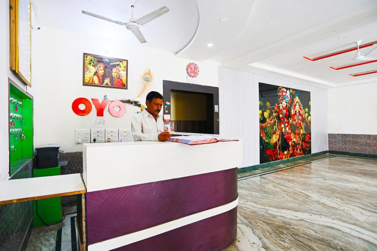 Oyo 30240 Shri Radha Palace Ξενοδοχείο Mathura Εξωτερικό φωτογραφία