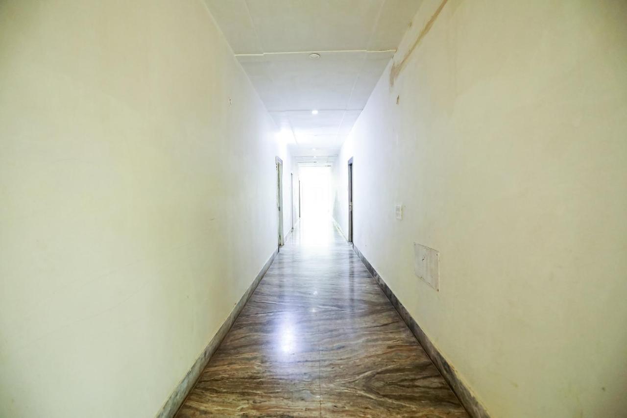 Oyo 30240 Shri Radha Palace Ξενοδοχείο Mathura Εξωτερικό φωτογραφία