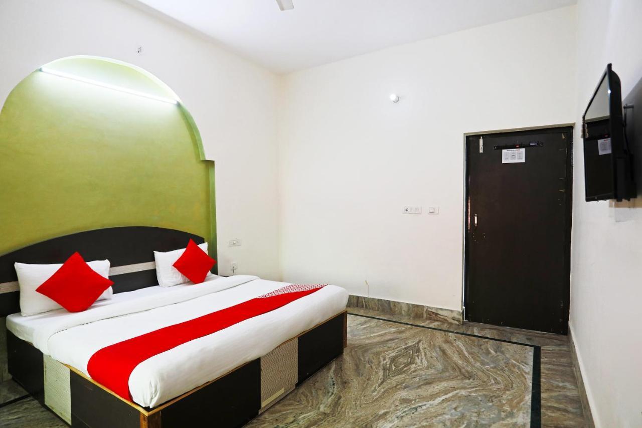 Oyo 30240 Shri Radha Palace Ξενοδοχείο Mathura Εξωτερικό φωτογραφία
