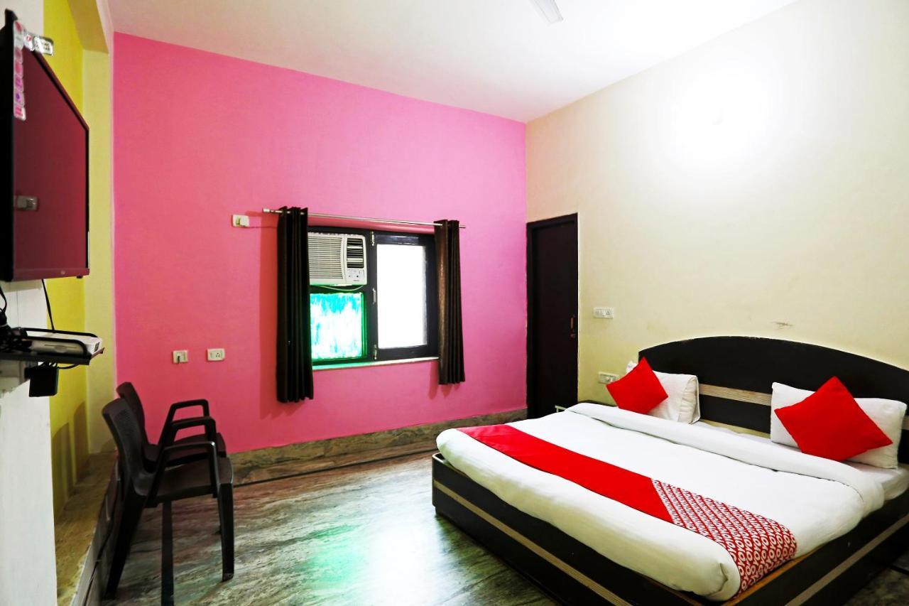 Oyo 30240 Shri Radha Palace Ξενοδοχείο Mathura Εξωτερικό φωτογραφία