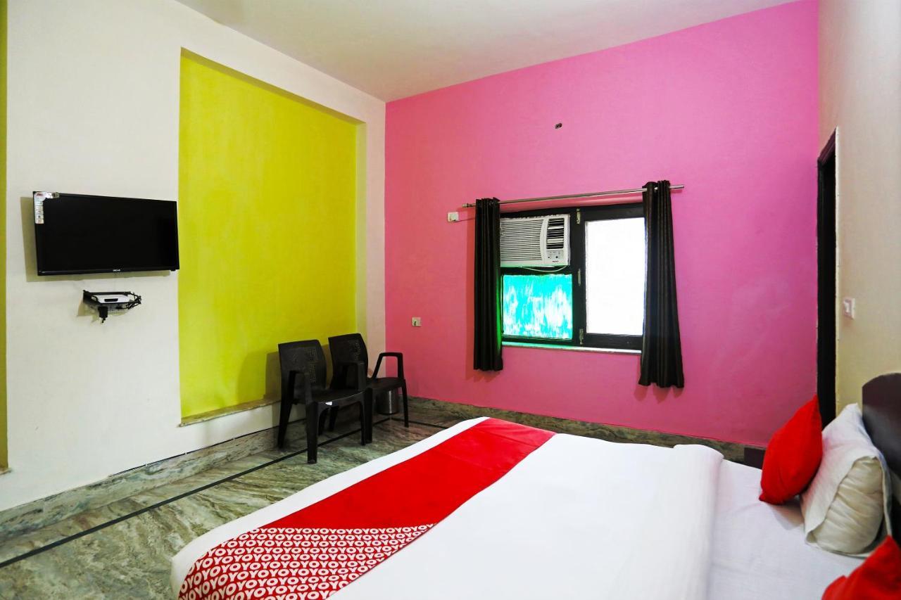 Oyo 30240 Shri Radha Palace Ξενοδοχείο Mathura Εξωτερικό φωτογραφία