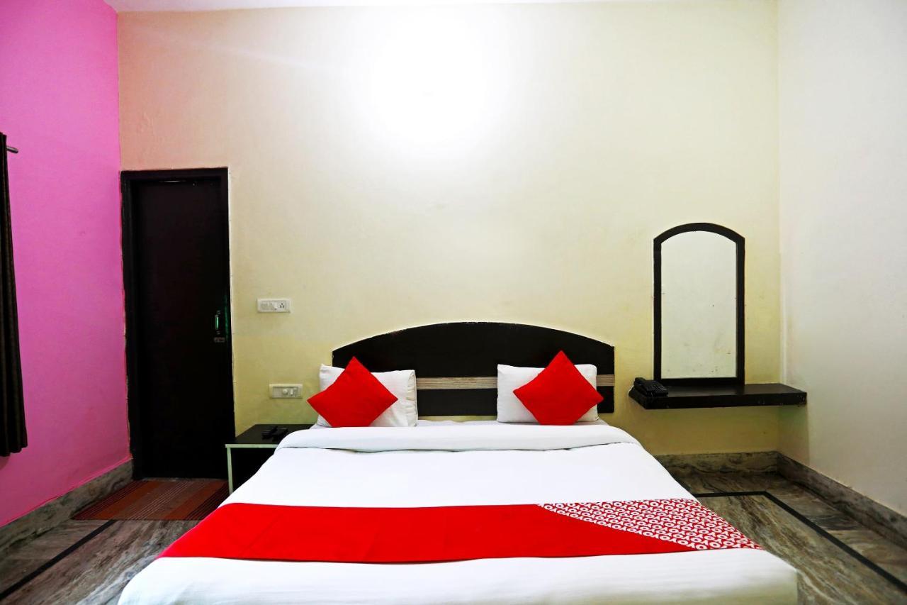 Oyo 30240 Shri Radha Palace Ξενοδοχείο Mathura Εξωτερικό φωτογραφία