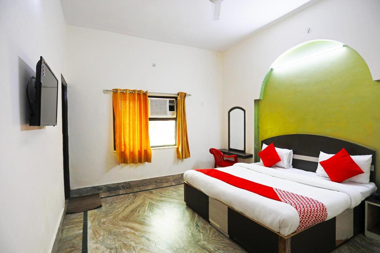 Oyo 30240 Shri Radha Palace Ξενοδοχείο Mathura Εξωτερικό φωτογραφία