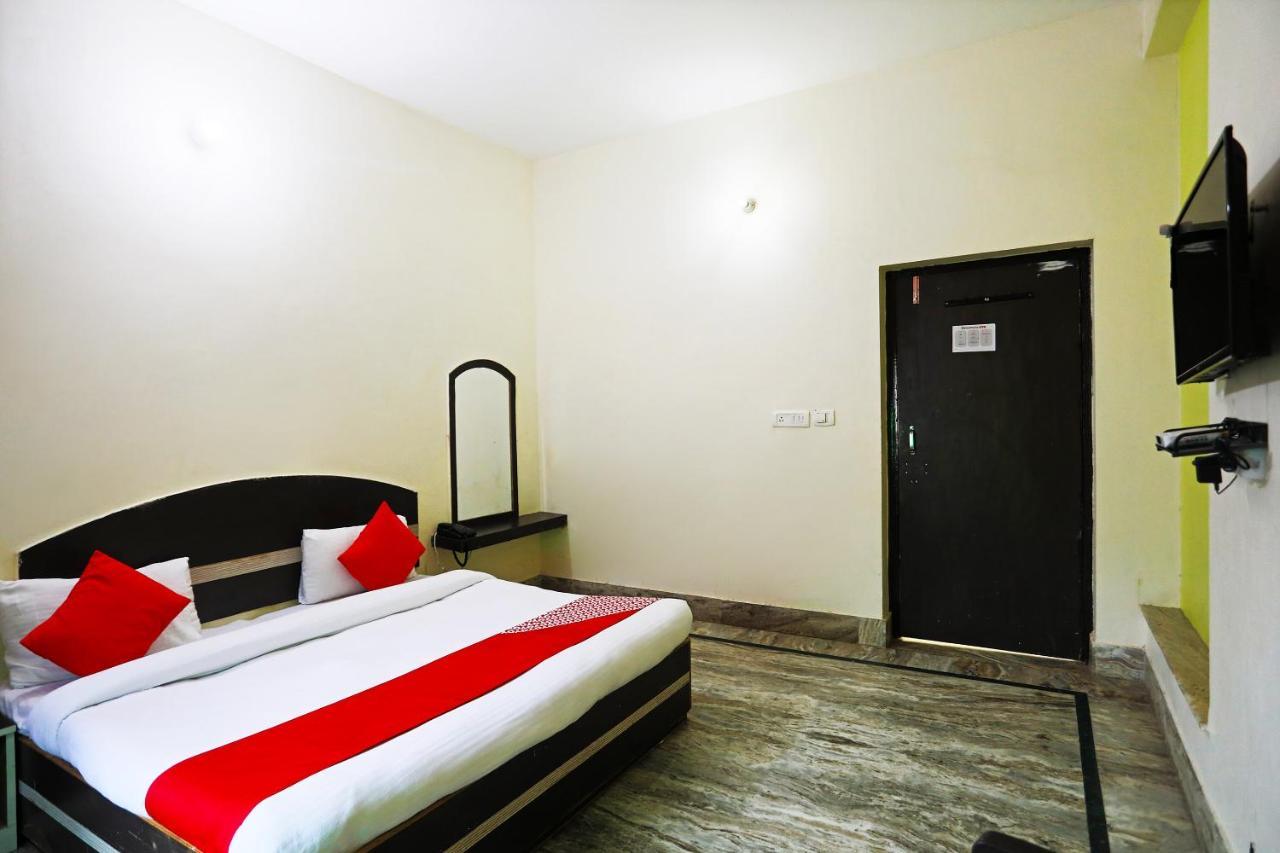 Oyo 30240 Shri Radha Palace Ξενοδοχείο Mathura Εξωτερικό φωτογραφία