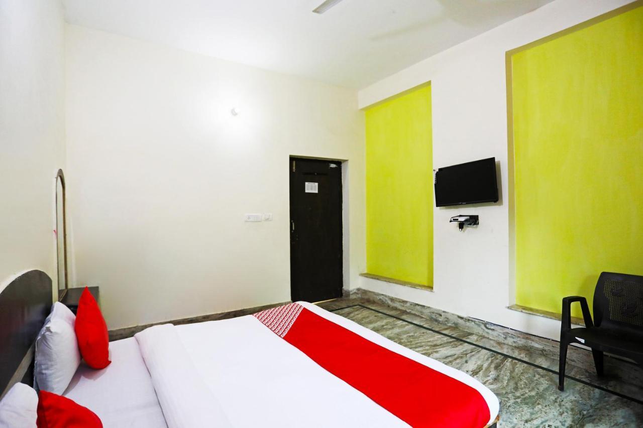 Oyo 30240 Shri Radha Palace Ξενοδοχείο Mathura Εξωτερικό φωτογραφία